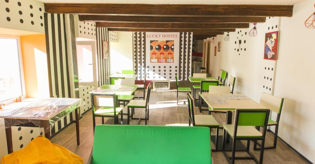Lucky Hostel На Крещатике Kyiv Exterior foto
