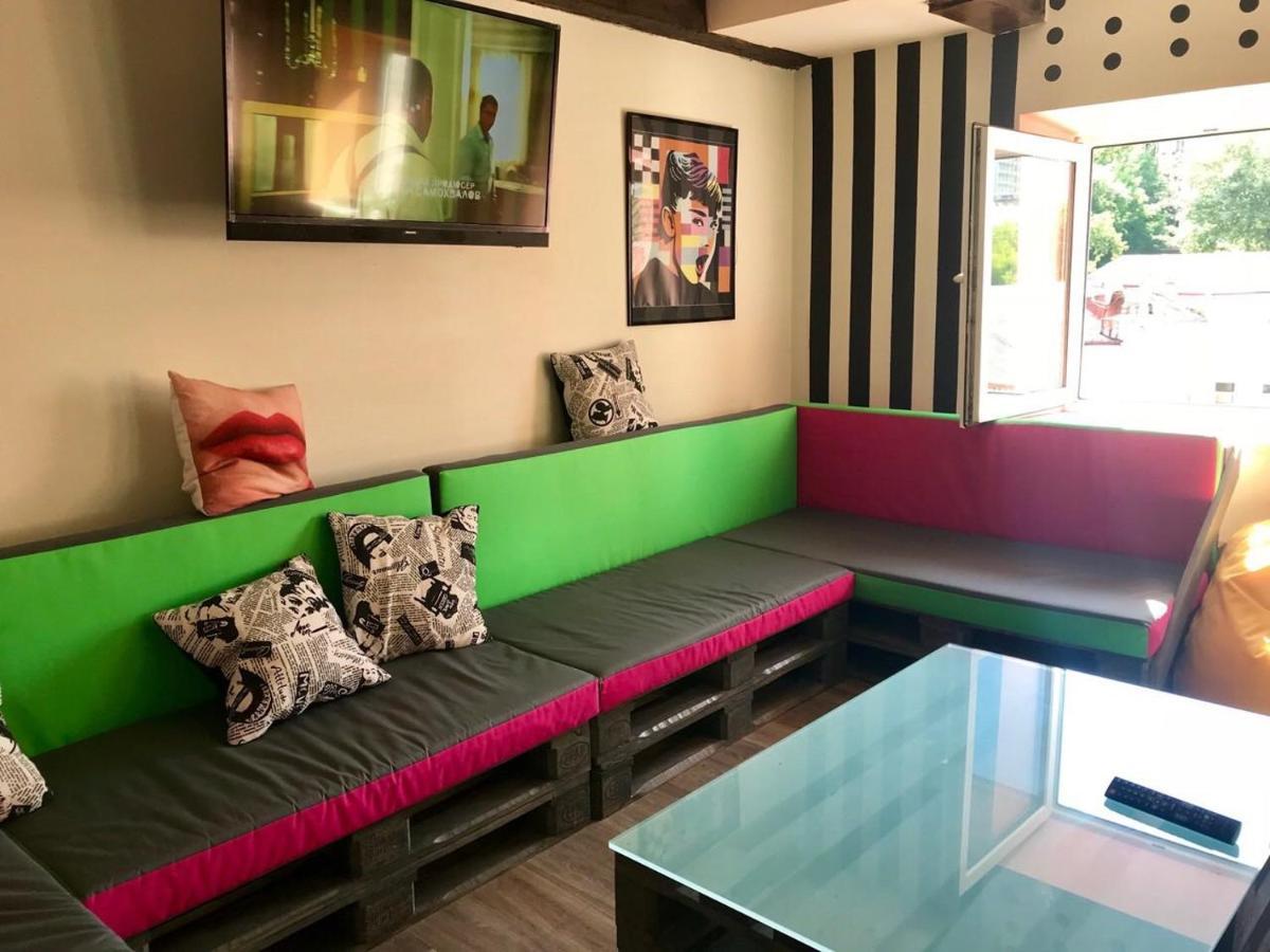 Lucky Hostel На Крещатике Kyiv Exterior foto